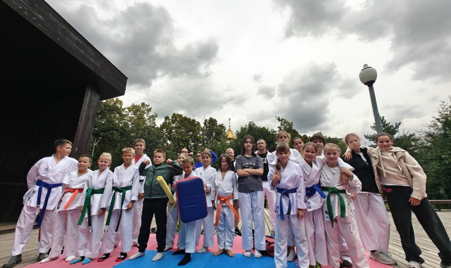 Открытая тренировка по каратэ прошла в парке Дмитровского района